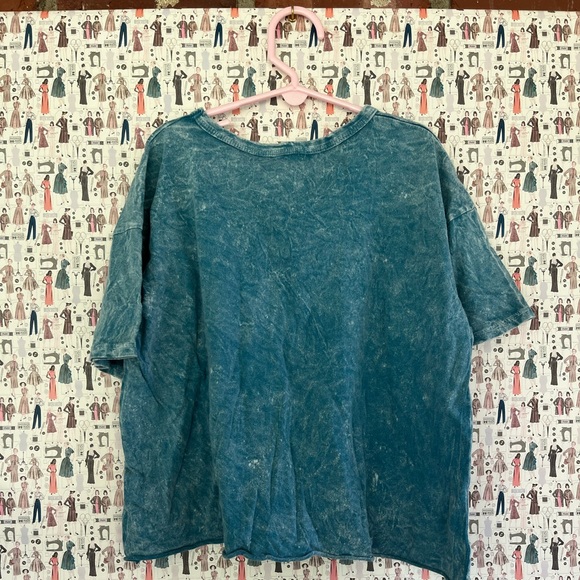 NWT Girls graphic tee 🖤 - Picture 4 of 4